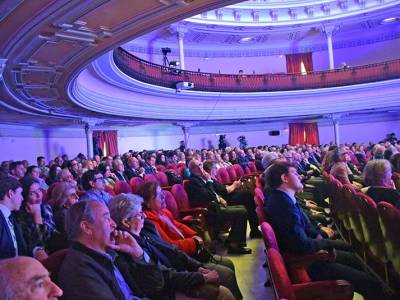 Sevilla rinde homenaje a la saeta en su sexta exaltación en el Teatro de Capitanía General