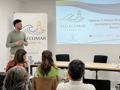 Rota acoge un taller sobre la pesca de pulpo con trampas y anzuelos en el litoral gaditano