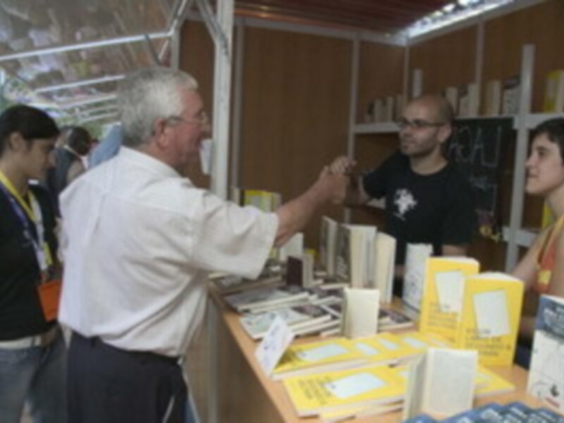 Exito de la primera Feria del Libro en Mairena del Aljarafe de Sevilla