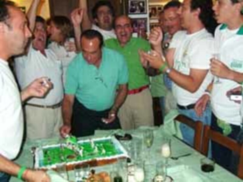 Curro Romero y Pepe Saez con el Betis que gano 2-1 su segunda Copa del Rey