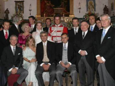 Las fotos de la boda de Cayetano y Genoveva en las revistas del corazon adelantan su salida al lunes .