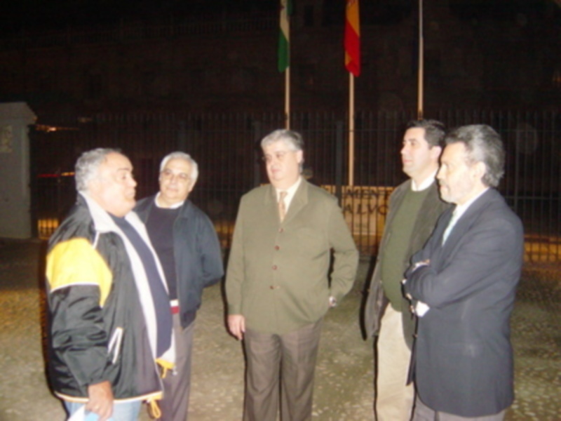 El delegado de Fiestas Mayores visita el lugar de ensayo de la Banda de Cornetas y Tambores Centuria Macarena (Juvenil).