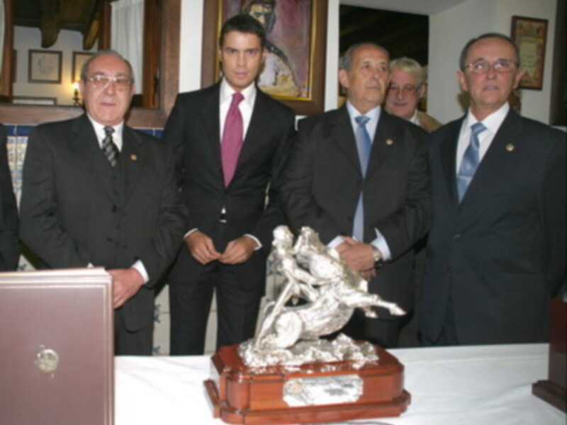 Finito de Cordoba recoge premio a triunfador de la Feria de Cordoba