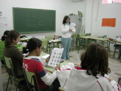 Gines: Clases gratis de lengua de signos para los compañeros de una niña sorda
