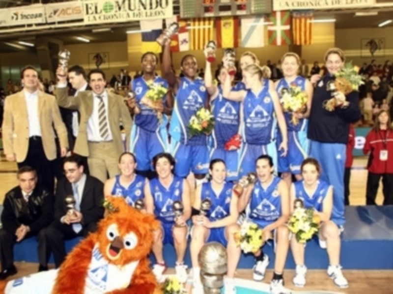 Perfumerías Avenida revalida el triunfo Copa Reina de baloncesto