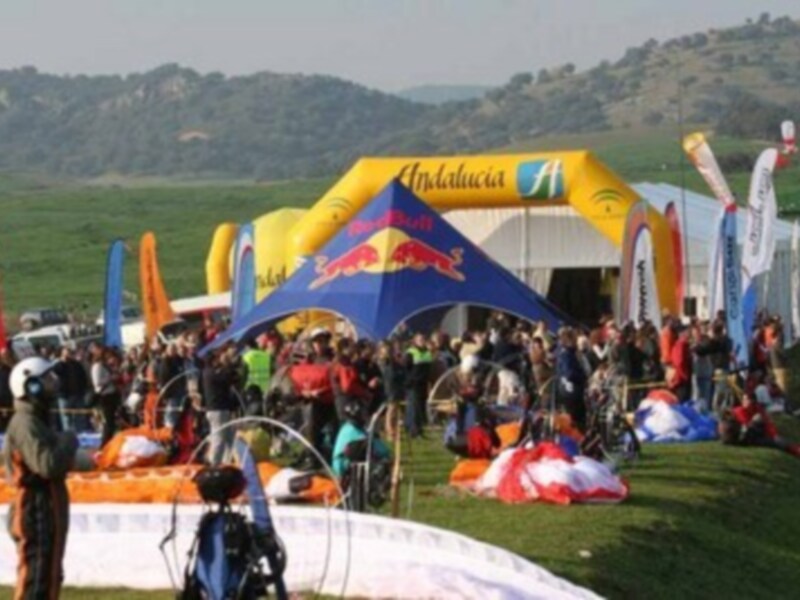 Gran jornada de vuelos en la X Concentración Internacional y III Feria del Aire y del Paramotor en La Puebla de los Infantes