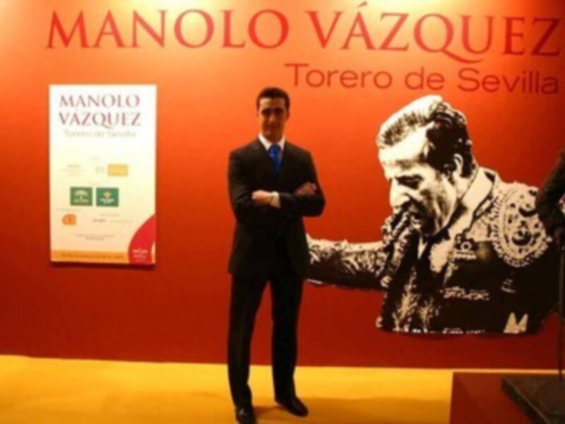Los toreros siguen visitando la exposición sobre Manolo Vázquez del Ayuntamiento de Sevilla