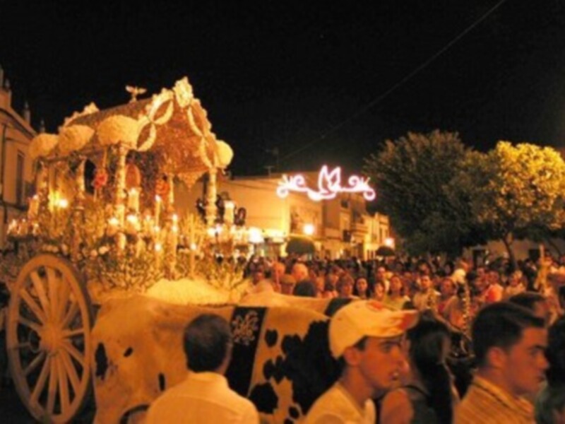La Hermandad del Rocío de Gines culmina su peregrinación a la Aldea