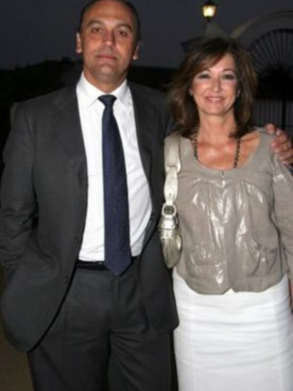 Ana Rosa Quintana con su marido y el  mayor de sus tres hijos y el que mas parecido fisico tiene con ella