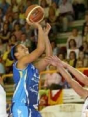 Avenida consigue su primera victoria en Euroliga ante el USK Prague (51-62)