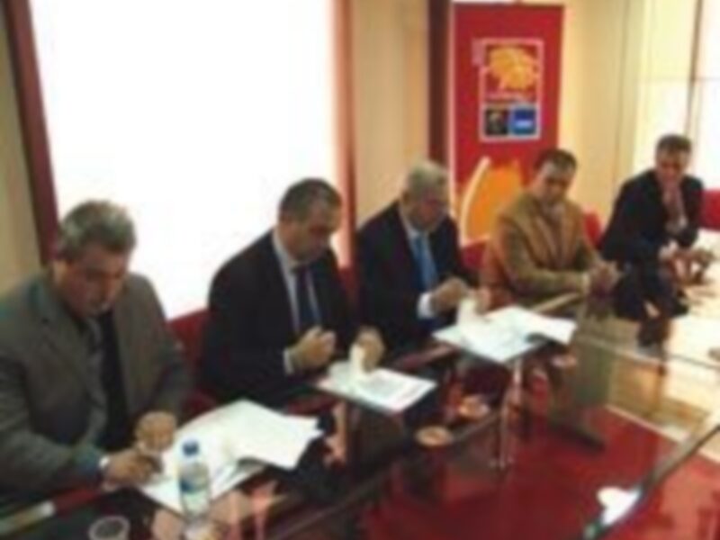 José Luis Sáez y Juan José Imbroda firman el acuerdo para la organización de la Copa Príncipe 07