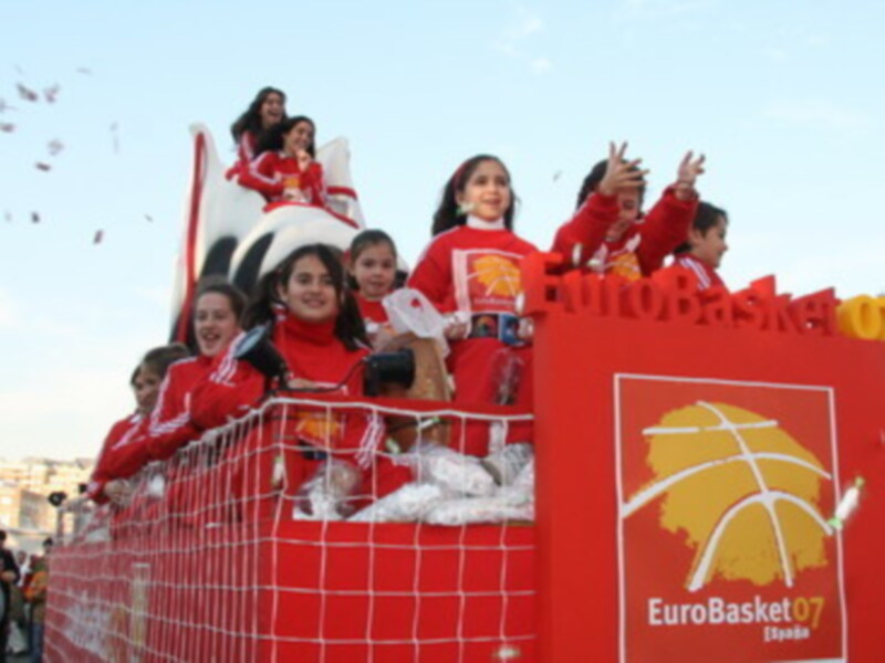 Ilusion en Sevilla por la Cabalgata de Reyes y por el Eurobasket 0,7