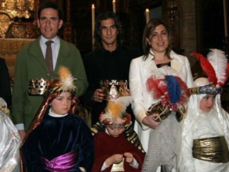 Hugo, al año de su ruptura con Nika, sale con otra chica muy parecida a ella