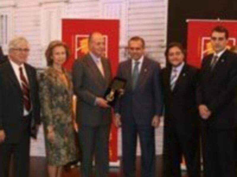 El Rey recibe de Sáez la medalla de oro del Mundial de Japón