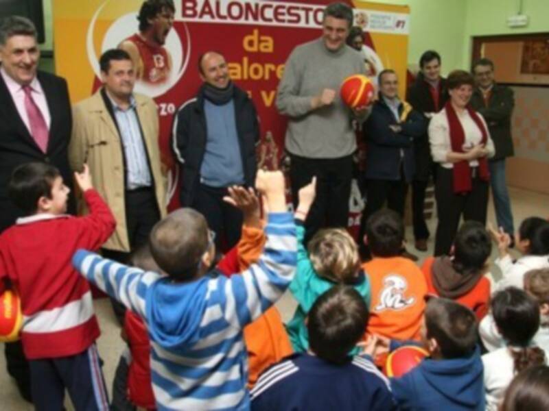 Fernando Romay cambia las pistas de baile por las aulas de los colegios