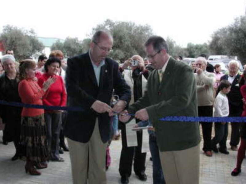 El Ayuntamiento de Gines dona una nave para la labor social de la Hermandad del Rocío