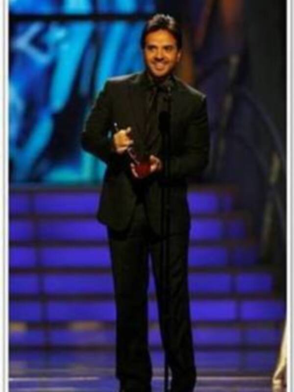 Luis Fonsi gana por segundo año consecutivo el premio al mejor artista pop masculino 'Lo Nuestro 2007'