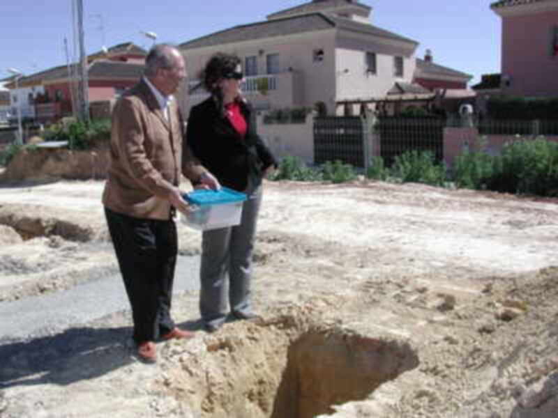 El Alcalde de Gines coloca la primera piedra de otras 70 Viviendas de Protección Oficial