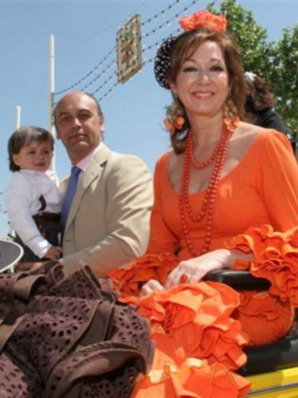 Ana Rosa Quintana en la Feria con su marido Juan Muñoz