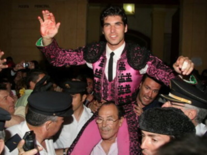 Cayetano sale a hmobros en la Feria de Jerez