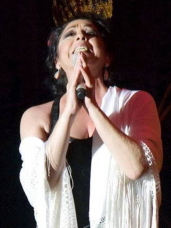 Isabel Pantoja regreso a Sevilla cantando en el Auditorio Rocio Jurado 