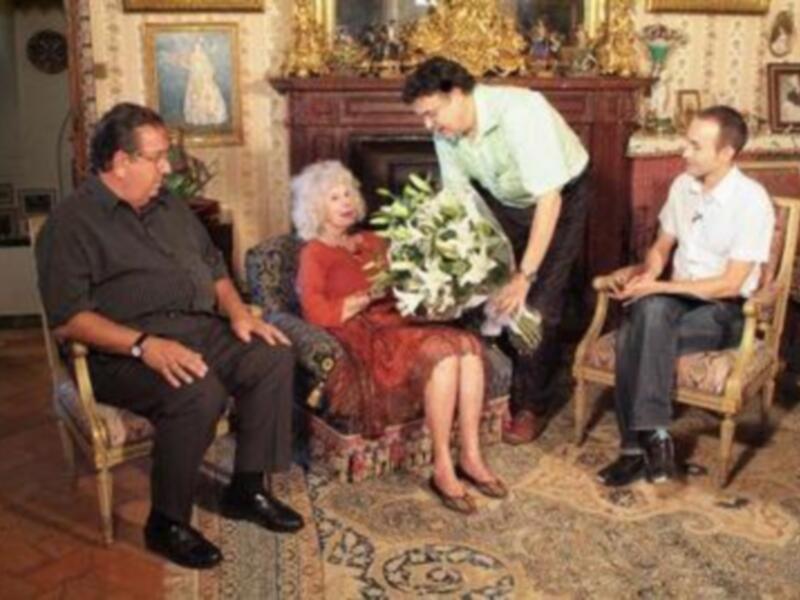 LA DUQUESA DE ALBA SALUDA A LOS LECTORES Y RESPONSABLES DE sevillapress.com
