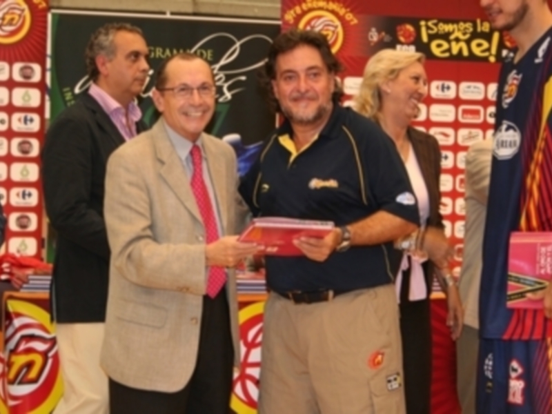 Sergio Moreno da la bienvenida a Andalucía a la selección nacional de baloncesto y le desea éxito en el Eurobasket 2007 