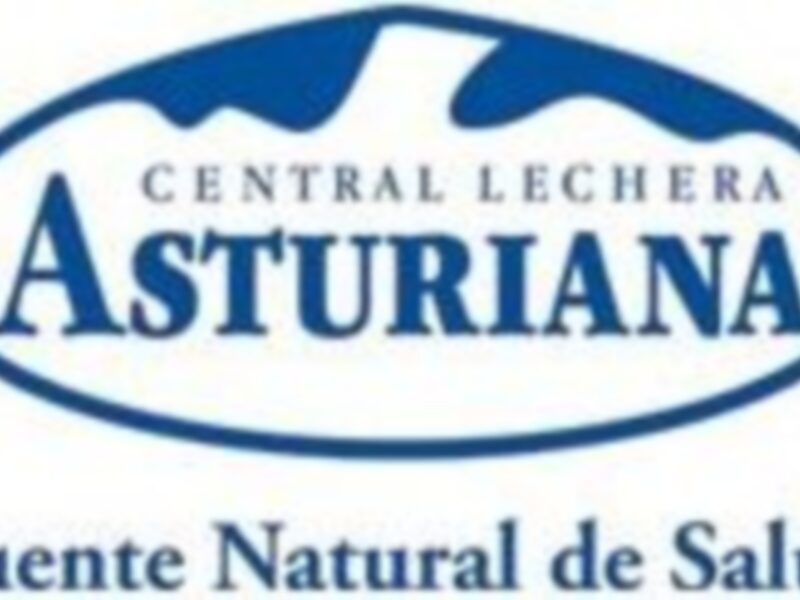 La Selección, de visita en la Central Lechera Asturiana