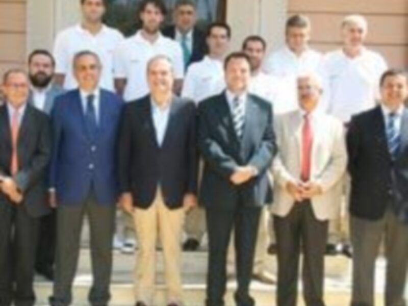 La selección visita al presidente de la Junta de Andalucía y al alcalde de Sevilla