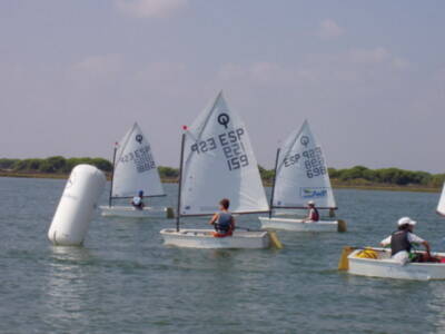 Doble presencia del Náutico Sevilla en la final nacional de la Mercedes Junior Cup 2007 optimist
