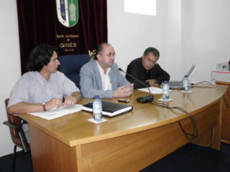 Los vecinos de Gines se acercaron al Consorcio de la Vivienda del área metropolitana