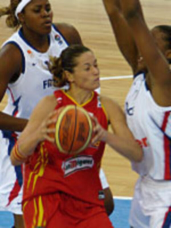 España amplía su imbatibilidad tras ganar a Francia (53-63)