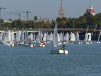 El Trofeo Club Náutico Sevilla de Optmist, entre la capital hispalense y Portimao
