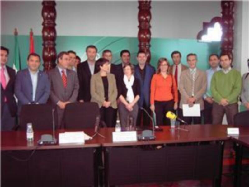 Firma del convenio con la Junta de Andalucía para la reforma y terminación del Centro Cívico de Lora del Río