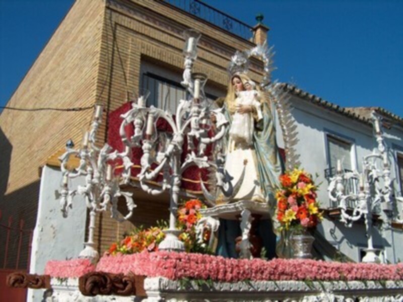 La Virgen de Belén de Gines recorrió las calles de la localidad con motivo de la Candelaria 