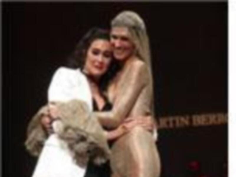 VIKI BERROCAL HOMENAJEA A VALENTINO EN LA PRESENTACIÓN DE SU COLECCIÓN DE TRAJES DEFLAMENCA
