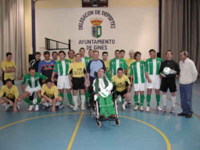 Los veteranos del Real Betis y del JD Gines, unidos para ayudar al Tercer Mundo