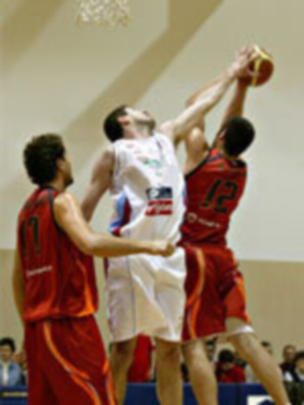 Cajasol y Palencia sorprenden en la Adecco LEB Plata