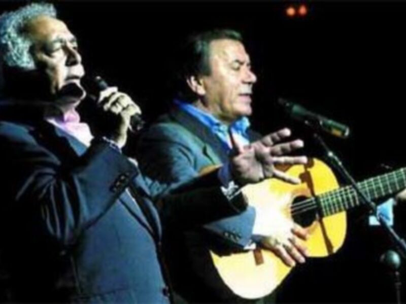 Emocionante reencuentro de Los del Río con Sevilla en el Teatro Lope de Vega en el 15 aniversario de Macarena 