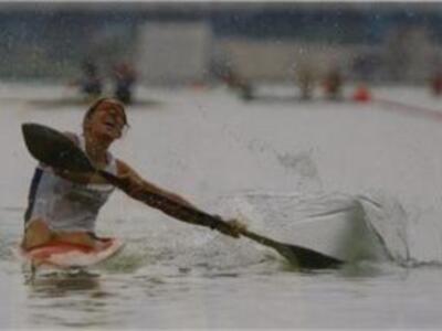 Juan José Úbeda, ganador del concurso con una instantánea del Mundial de Piragüismo 2002 titulada victoria mundial en el Guadalquivir