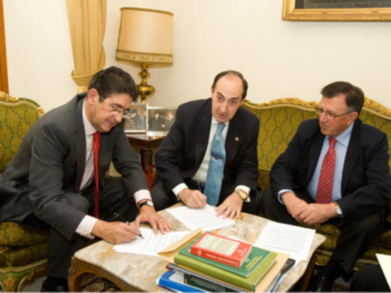 Convenio de Colaboración entre los Colegios de Abogados y Médicos de Sevilla  