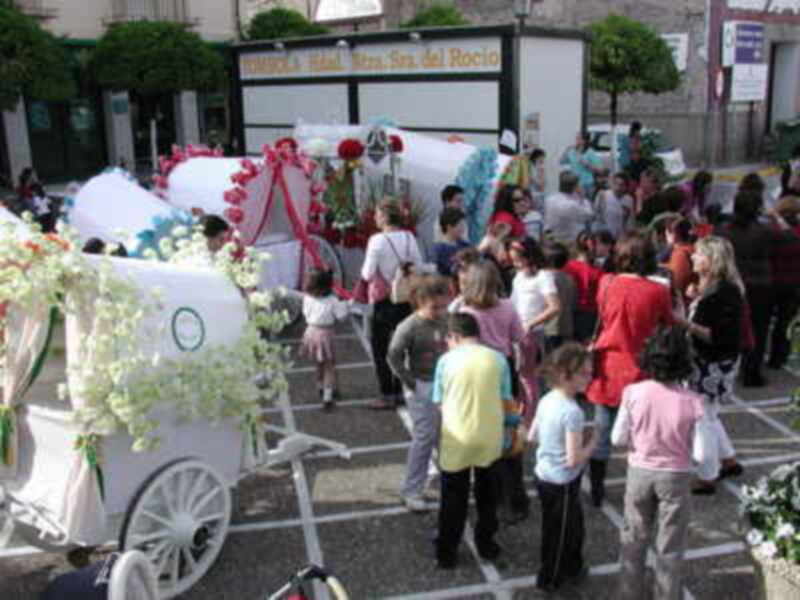 El Rocío se 'adelanta' en Gines con las carretas en miniatura