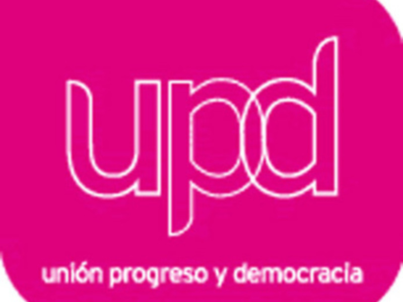 Logo de UPD (Unión Progreso y Democracia) con un fondo rosa y letras blancas.