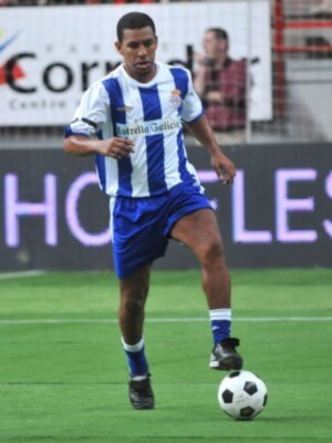 El Super Depor arolla al Atlético de Madrid y ya sólo piensa certificar el título liguero dentro de dos semanas en Valencia 