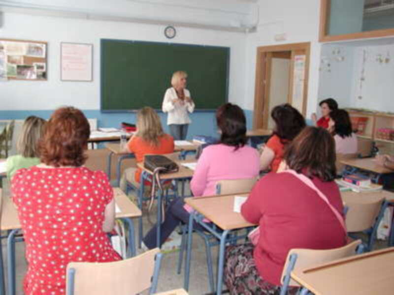 La Escuela de Padres de Gines concluyó analizando los hábitos y límites en la educación de los hijos