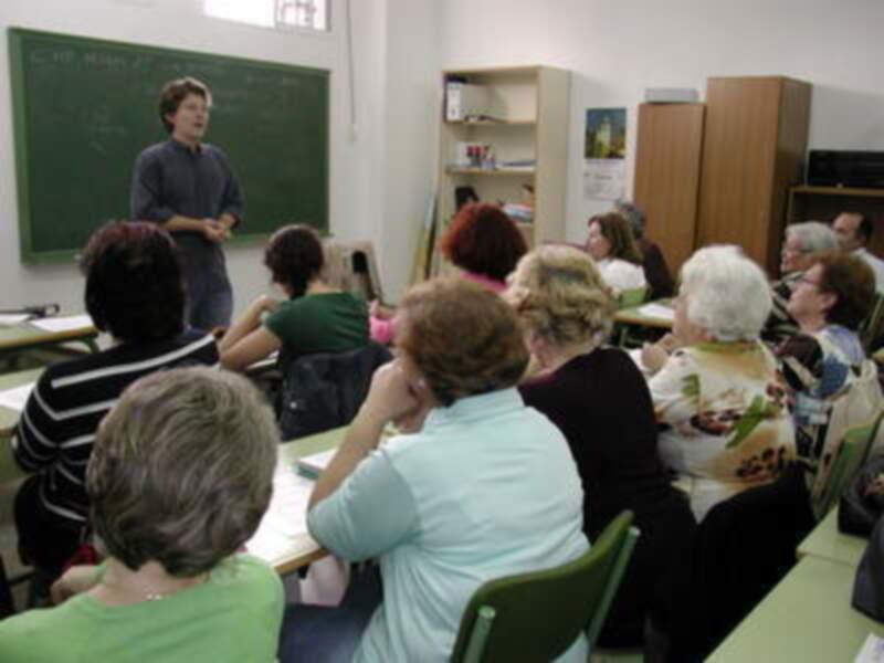 Una conferencia abordó en Gines los aspectos más destacados de la conducta no verbal