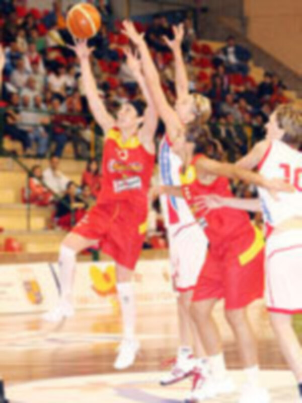 España vuelve a tumbar a la República Checa (70-51)