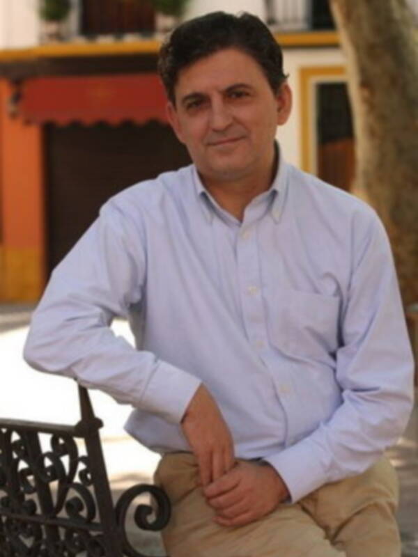 Francisco Gallardo,  ex médico de la selección de baloncesto debuta en la literatura (Cronica de agencia Efe)