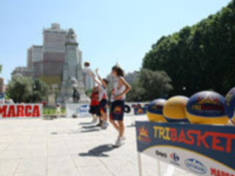 En juego la Fase Final de TRIBASKET que llenará de baloncesto la Plaza de España hasta el domingo