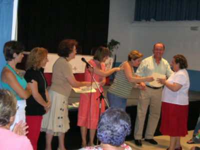 El Centro de Adultos de Gines cerró el curso con la entrega de diplomas